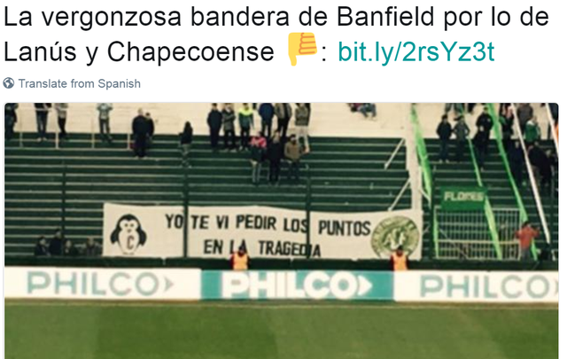 Torcida do Banfield provoca Lanús com faixa polêmica que cita tragédia da Chape