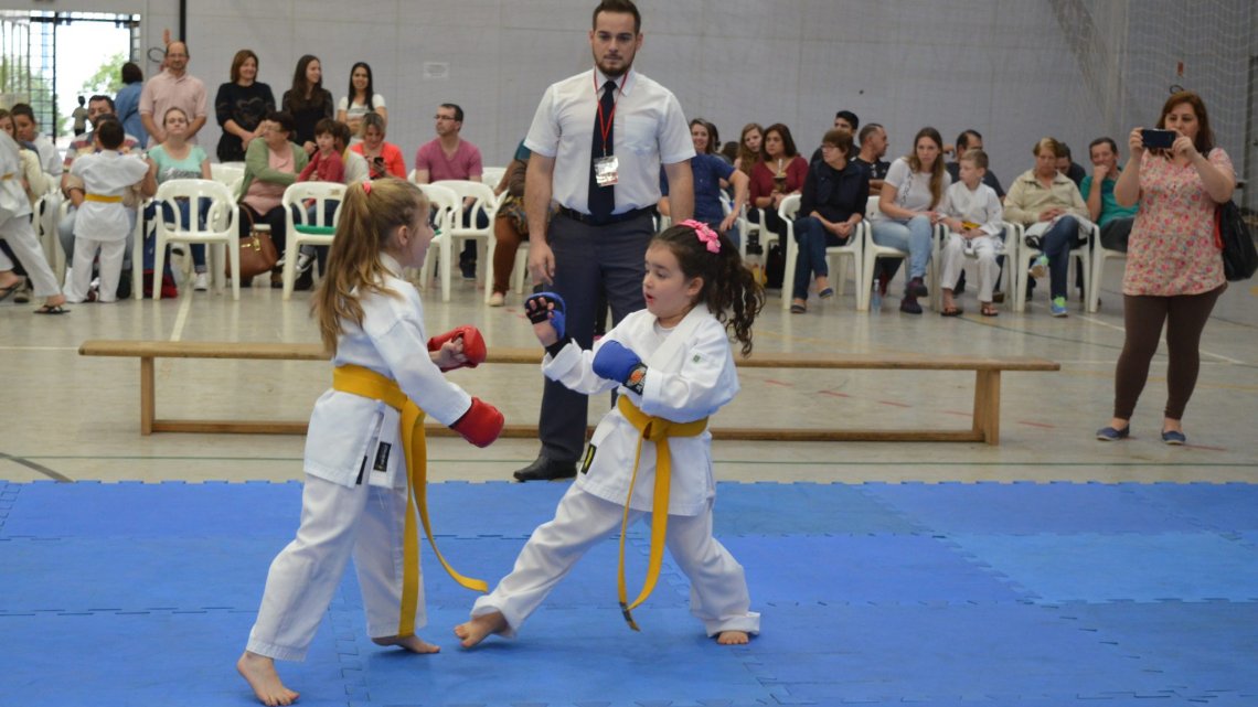 Competições de Karate envolve atletas do Projeto Atleta do Futuro