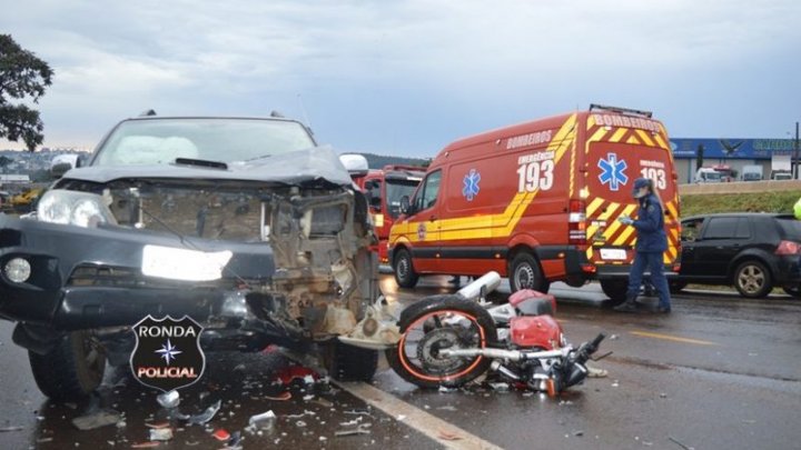 Vítima de acidente na marginal da 282 é transferida em estado grave ao Hospital de Chapecó