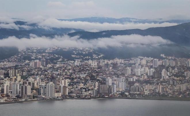 Previsão é de chuva forte até quarta-feira em Santa Catarina