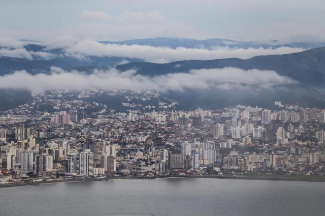 Previsão é de chuva forte até quarta-feira em Santa Catarina