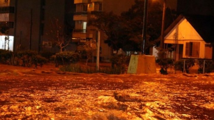 BARÃO DE COTEGIPE – Chuva forte faz rio transbordar, alagar ruas em Barão e interromper tráfego na BR 480