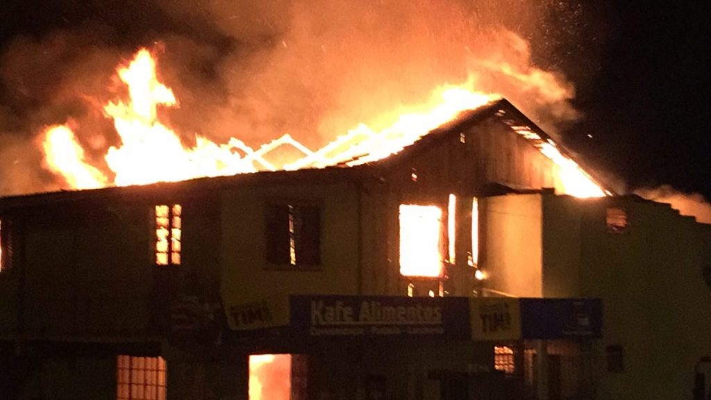 Incêndio no bairro São Pedro destrói uma padaria