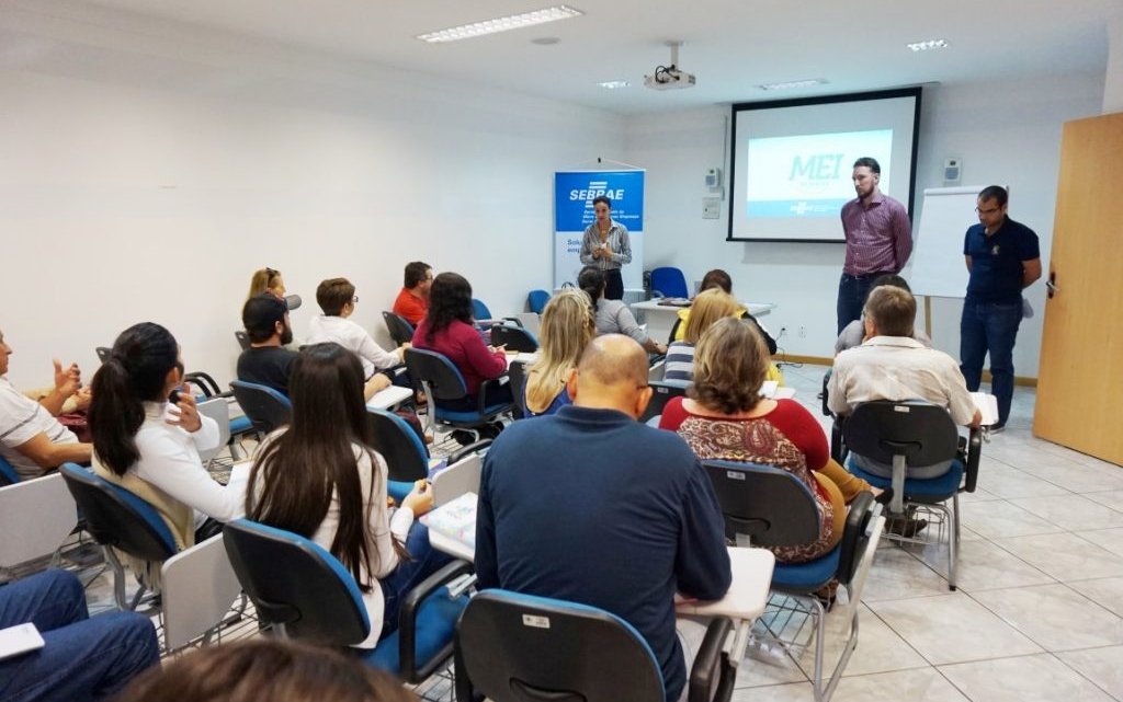 Artesãos de Chapecó recebem capacitação sobre MEI