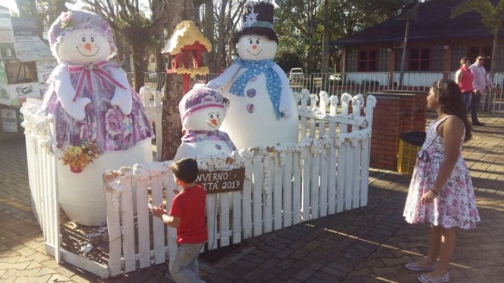 Festival de Inverno oferece patinação no gelo e festas italiana e alemã em Itá