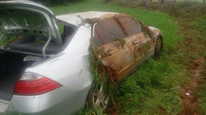 Carro com funcionários do Grêmio capota na ERS 406, em viagem até Chapecó