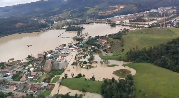 Mais de 27,6 mil pessoas já foram afetadas pela chuva em Santa Catarina