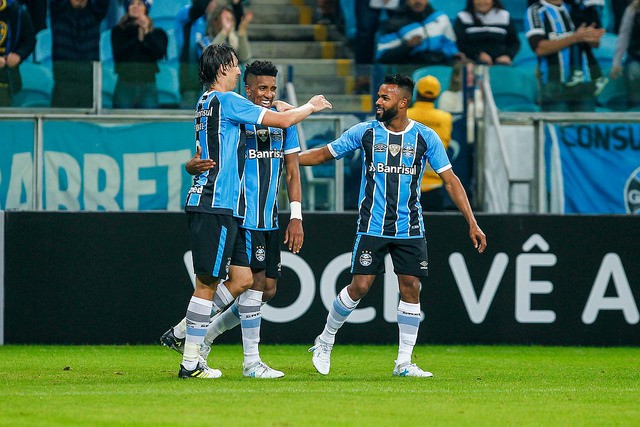 Grêmio vence equipe baiana e segue na vice-liderança