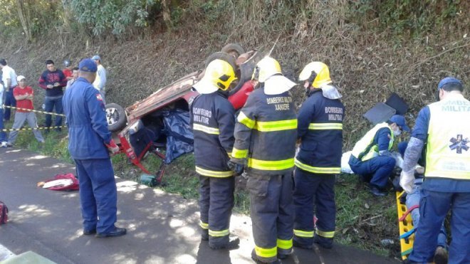 Duas pessoas morrem e outras quatro ficam feridas em acidente na BR-282