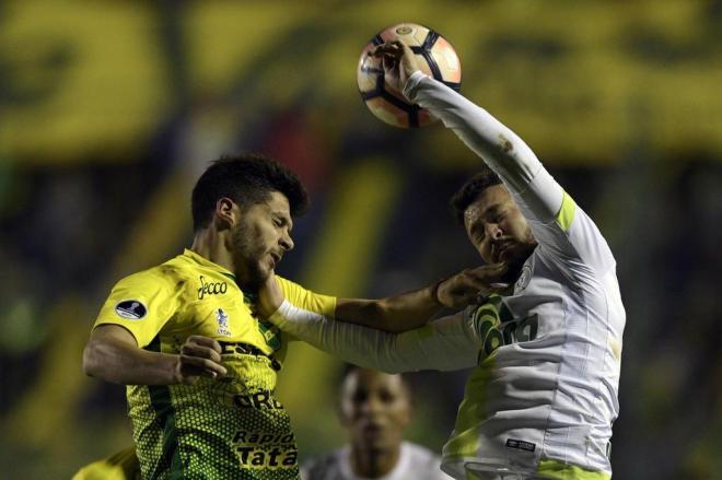 Técnico Mancini da Chapecoense volta satisfeito da Argentina