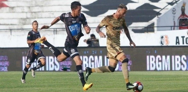 Chapecoense negocia o retorno do atacante Leandro Pereira