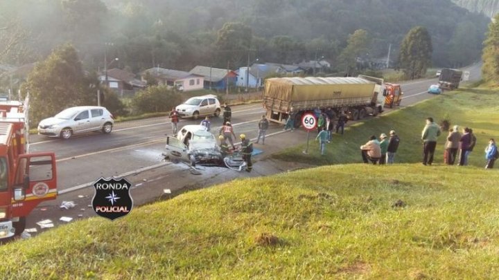 Motorista morre em grave acidente com carreta de Xaxim na 282