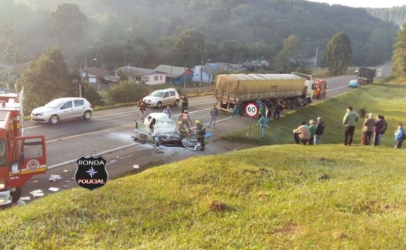 Motorista morre em grave acidente com carreta de Xaxim na 282