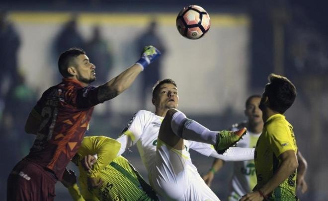 Chapecoense perde jogo na Argentina com gol nos acréscimos