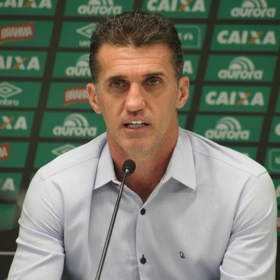 Chapecoense demite técnico Vagner Mancini