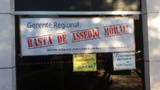 Chapecó – Funcionários de banco realizam protesto contra gerencia regional do banco