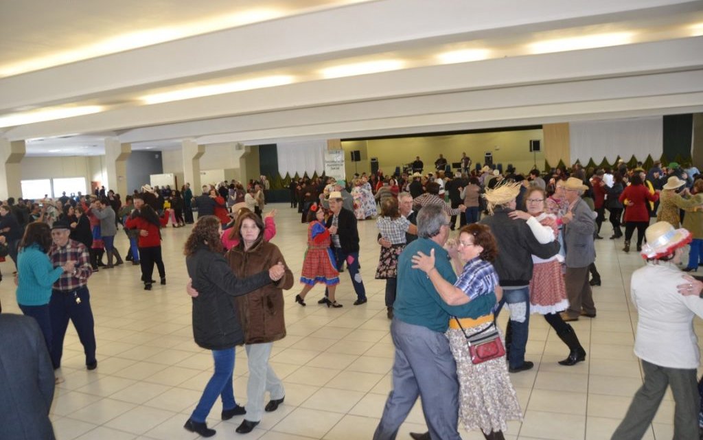 Festa na Roça: Tradicional Festa Junina reúne 2 mil idosos em Chapecó