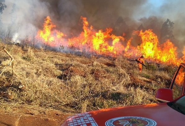 Drone auxilia bombeiros em combate a incêndio em Chapecó