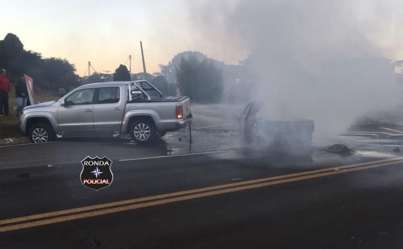 Vídeo mostra veículo em chamas na BR-282, após colisão entre Ponte Serrada e Vargeão