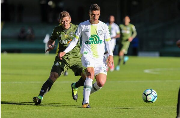 Chape joga mal, e perde para o Coritiba