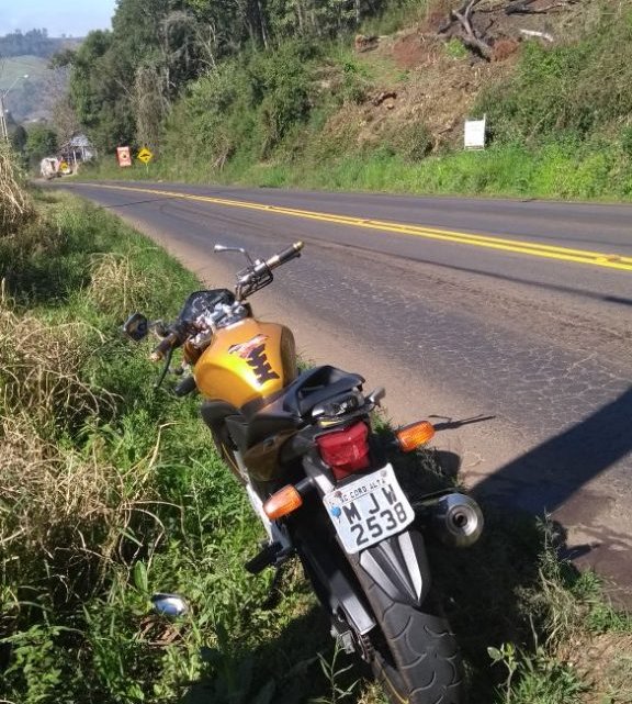 Colisão entre caminhão e moto deixa dois feridos na SC-283 em Seara