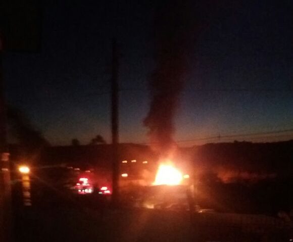 RESIDÊNCIA É DESTRUÍDA POR INCÊNDIO NO BAIRRO ELDORADO, EM CHAPECÓ