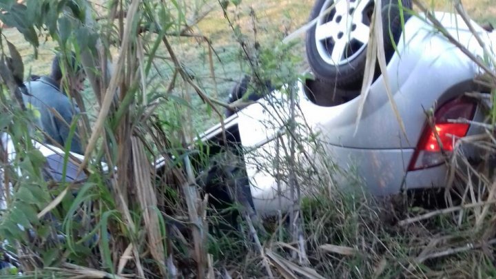 VEÍCULO CAPOTA NA SC 283, ENTRE CHAPECÓ E PLANALTO ALEGRE