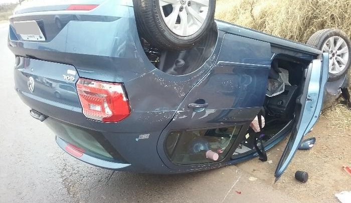 Mulher capota o carro e fica ferida em Chapecó