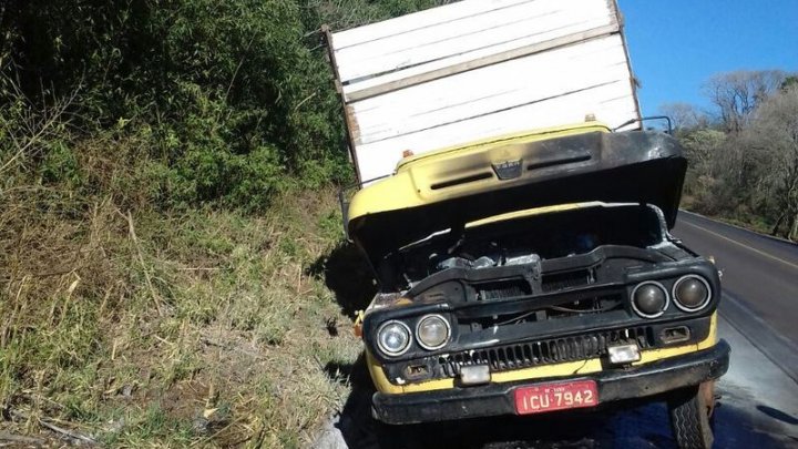 Veículo pega fogo enquanto motorista dirigia pela BR-282