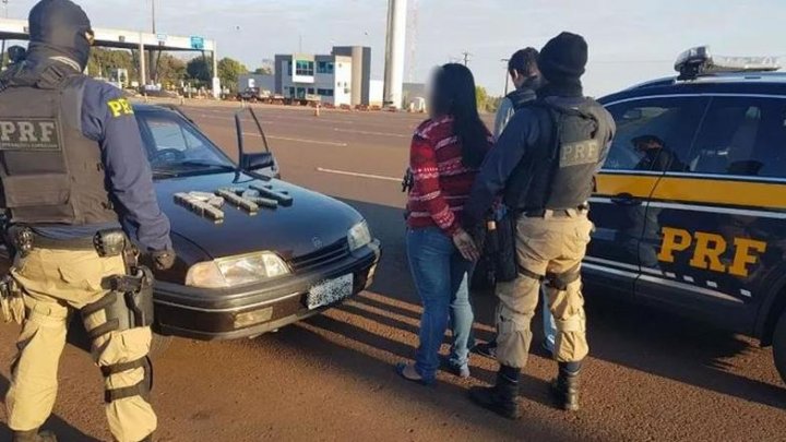 PRF prende casal com mais de 1,2 munições em fundo falso de Monza
