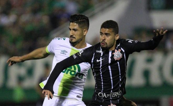 Com gol no fim, Chapecoense perde para o Corinthians na Arena Condá