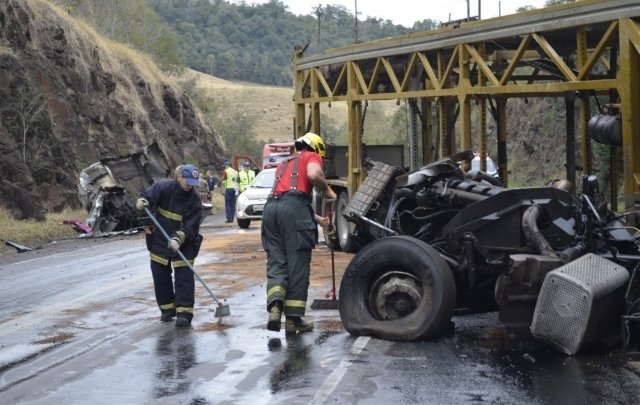 Após quatro horas e meia, trânsito na BR 282 é liberado