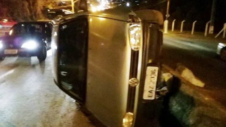 Motorista tomba automóvel em avenida de Chapecó