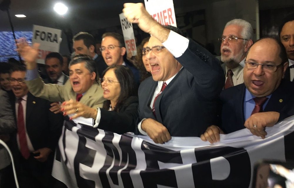 Veja AO VIVO a sessão onde deputados podem votar denúncia contra Temer