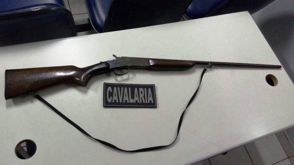 APÓS DENÚNCIA CASAL SUSPEITO É PRESO POR PORTE ILEGAL DE ESPINGARDA APÓS DENÚNCIA CASAL SUSPEITO É PRESO POR PORTE ILEGAL DE ESPINGARDA