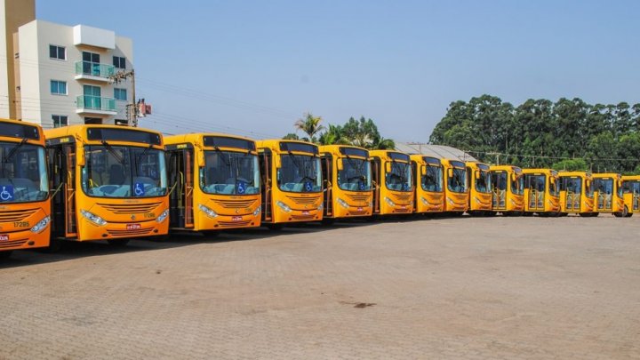 COM CARREGADORES DE CELULAR EMBUTIDOS, 16 NOVOS ÔNIBUS PASSAM A INTEGRAR A FROTA DO TRANSPORTE COLETIVO DE CHAPECÓ