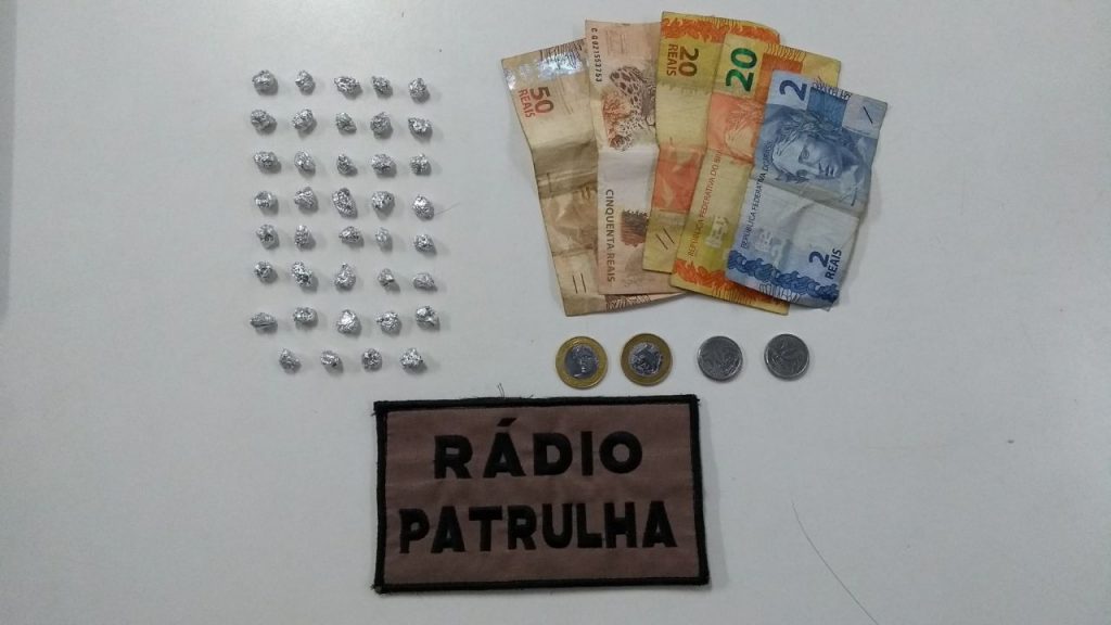 HOMEM EM LIBERDADE PROVISÓRIA POR ROUBO É PRESO PELA RADIOPATRULHA POR SUSPEITA DE TRÁFICO