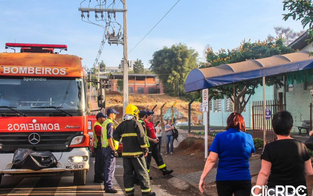 PRINCÍPIO DE INCÊNDIO ATINGE ESCOLA EM CHAPECÓ