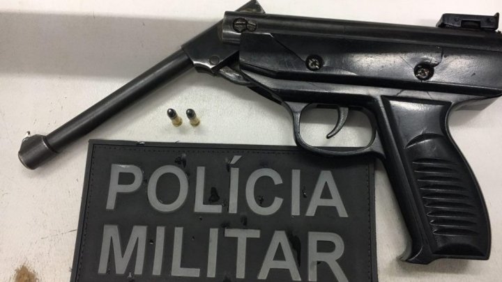 SUSPEITO É PRESO COM PISTOLA MODIFICADA PELA RADIOPATRULHA EM CHAPECÓ