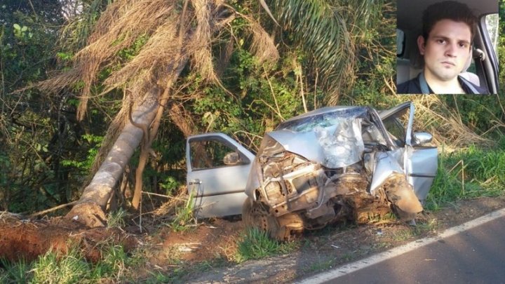 Jovem morre após colidir veículo contra árvore no interior de Chapecó