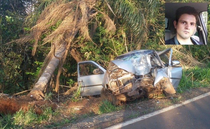 Jovem morre após colidir veículo contra árvore no interior de Chapecó