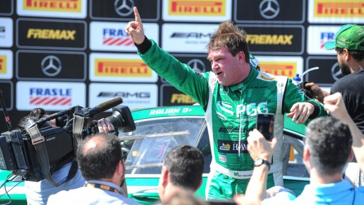 LONDRINA – Carro da Chape vence na Mercedes-Benz Challenge