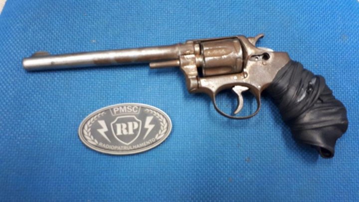 Homem é preso por porte ilegal de arma no Bela Vista