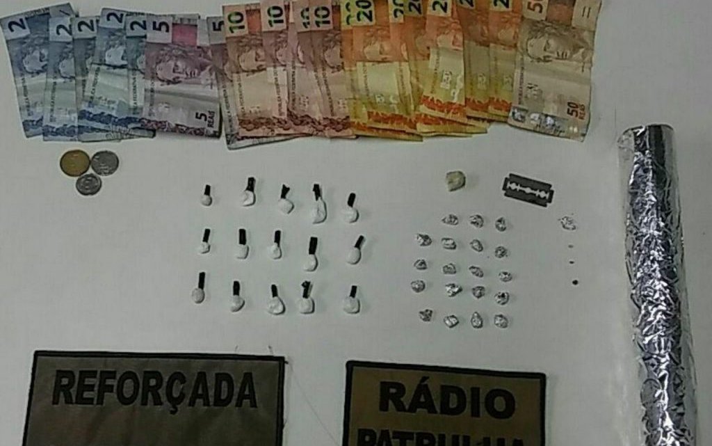 GRUPO É FLAGRADO PELA PM COM COCAÍNA E CRACK EM CASA NO LÍDER