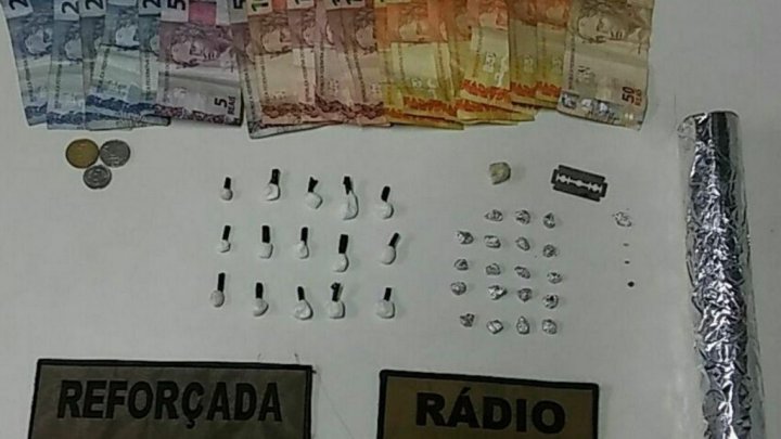 GRUPO É FLAGRADO PELA PM COM COCAÍNA E CRACK EM CASA NO LÍDER