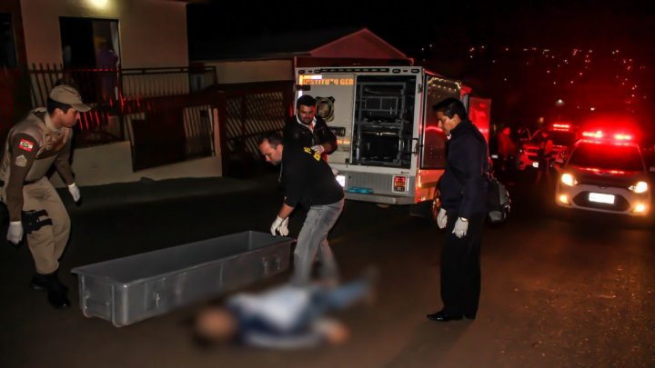 HOMEM É MORTO A TIRO APÓS PRATICAR ASSALTO NO JARDIM DO LAGO EM CHAPECÓ