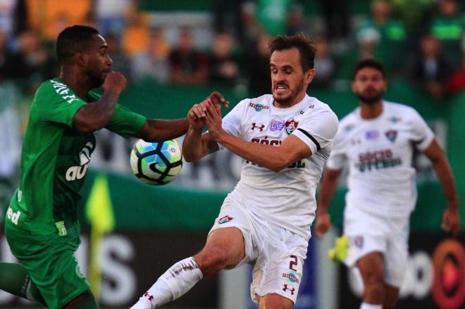 Chapecoense vence o Fluminense e abre cinco pontos do Z-4