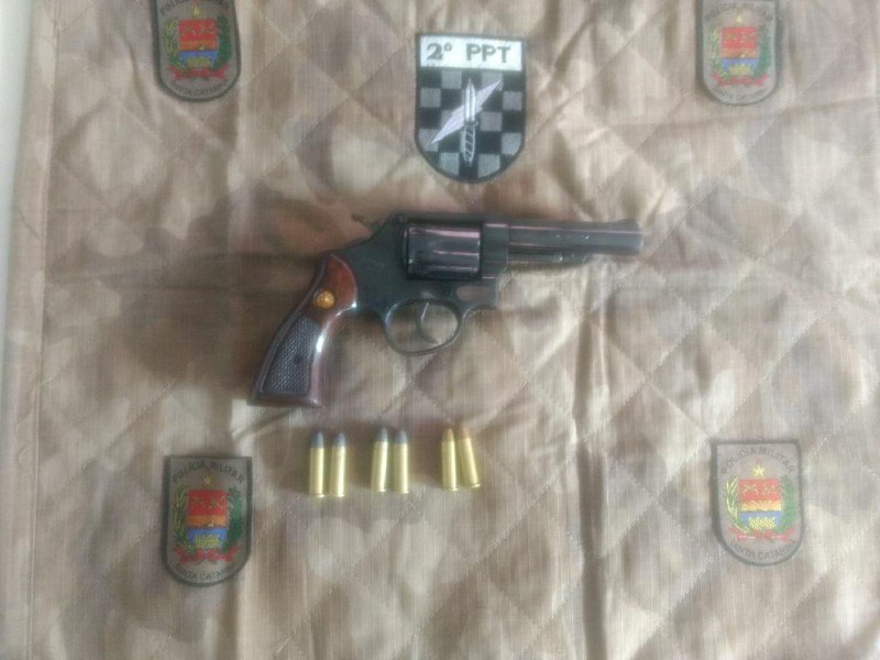 INTEGRANTE DE QUADRILHA, ADOLESCENTE É APREENDIDO POR PORTE ILEGAL DE ARMA DE FOGO