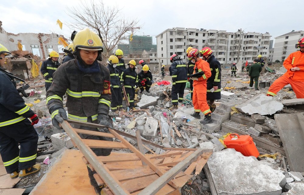 Explosão em fábrica deixa mortos dezenas de feridos na China