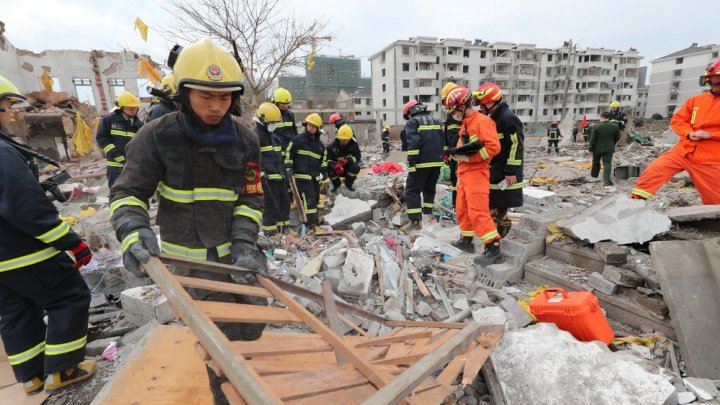 Explosão em fábrica deixa mortos dezenas de feridos na China